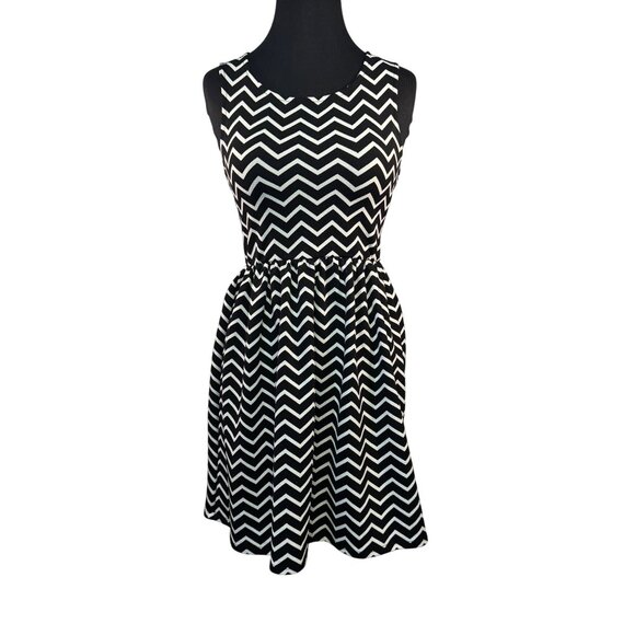 Speechless Chevron Black & White Sleeveless Dress Size 12 - Picture 1 of 6